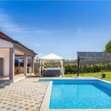 Domus Olea Villa *